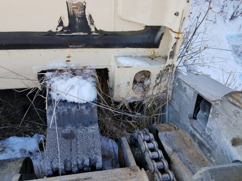 The Lift Wedges on the QuickLoadz trailer are grabbing under the edge of a shipping container.